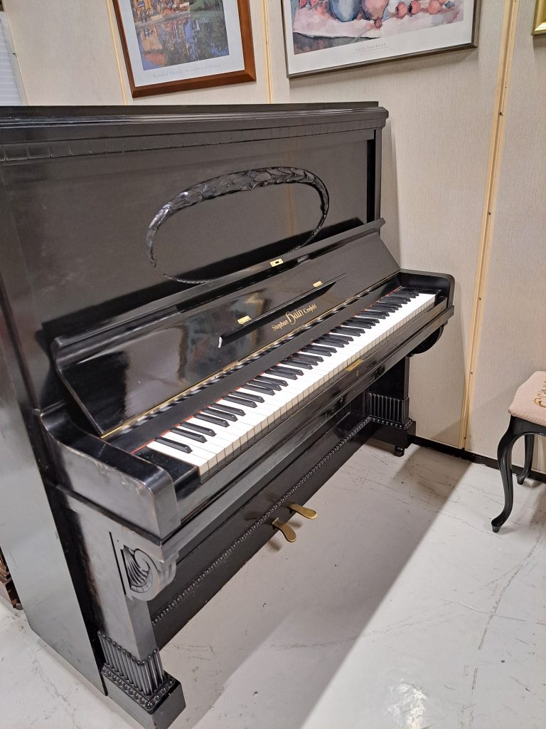 Stephan Hain piano av svært god kvalitet. Topp klang og spilleart. Svært stemmestabilt.